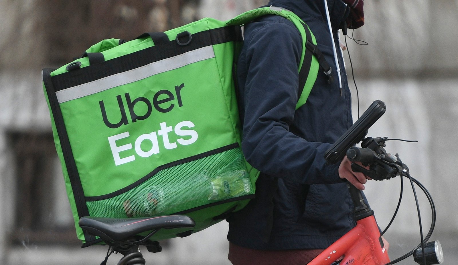 Des prix complètement illégaux au Québec sur Uber Eats et compagnie.