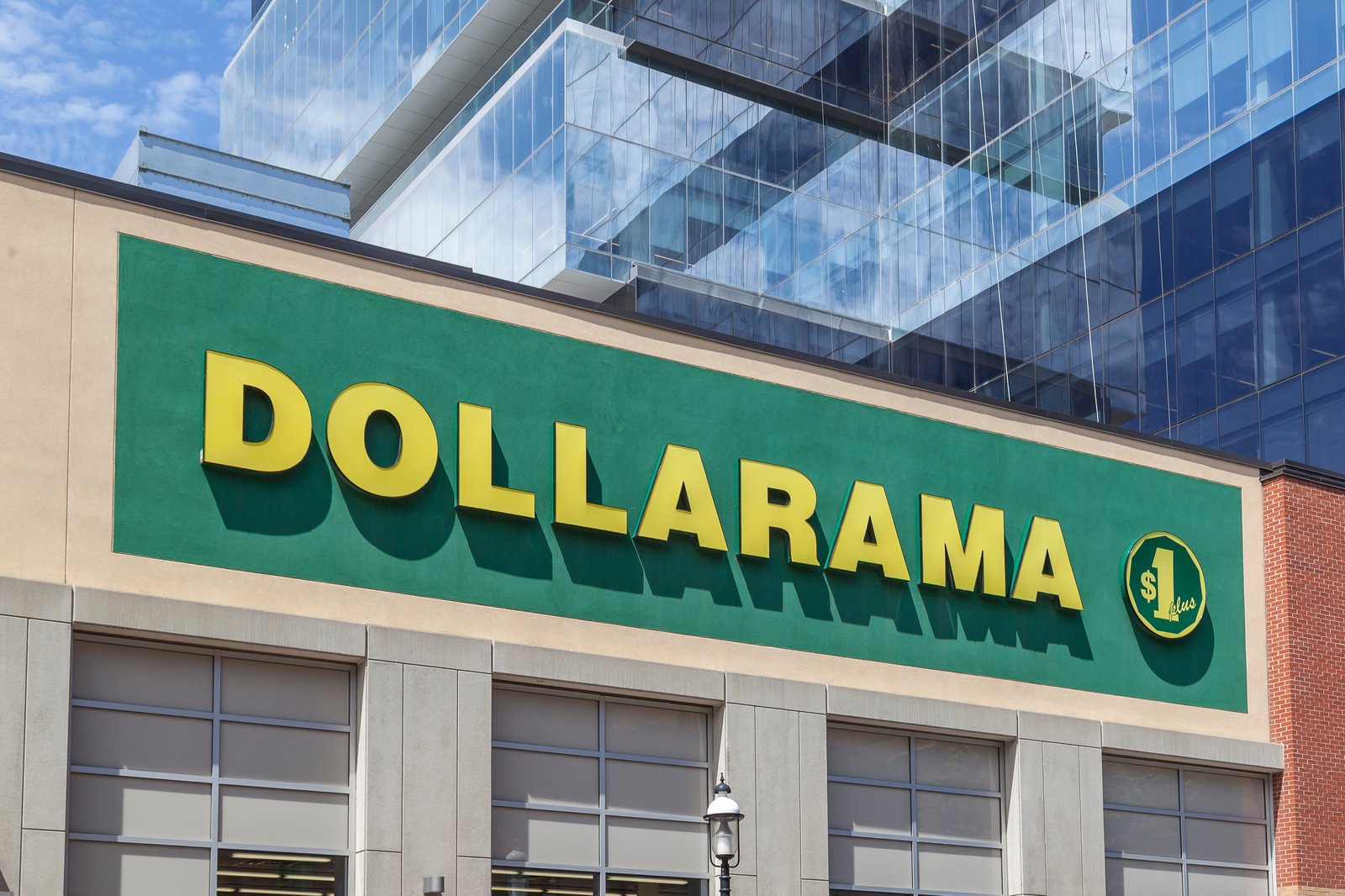 Voici les items que vous devriez toujours acheter chez Dollarama et non chez Walmart