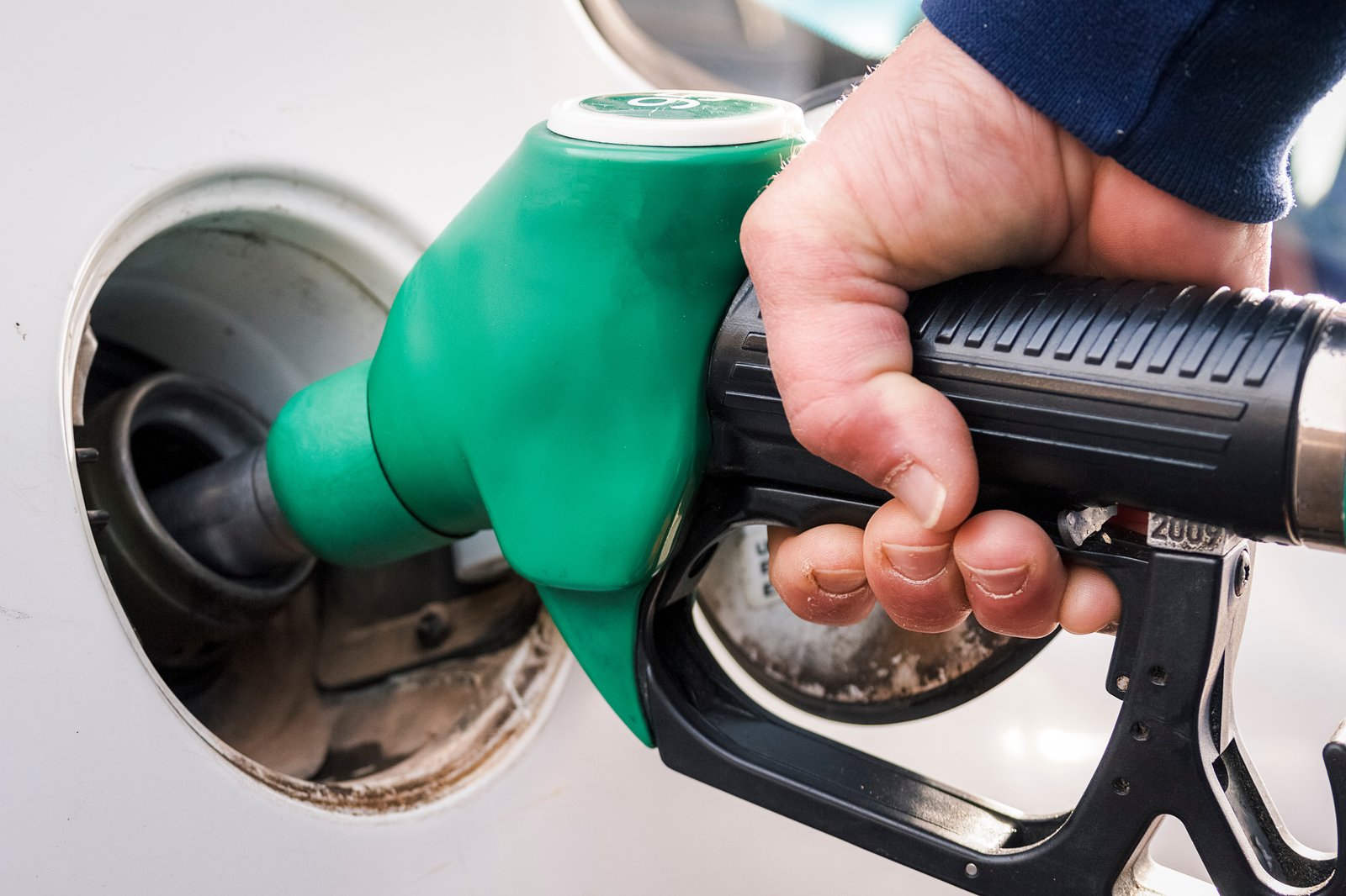 L'Ontario continue de réduire sa taxe sur l'essence