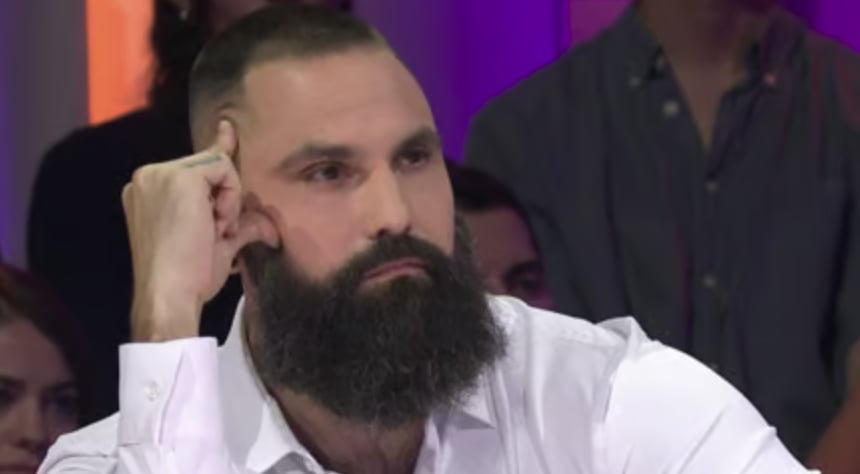 L'influenceur Julien Bournival risque la faillite et il est pris sous une montagne de dettes