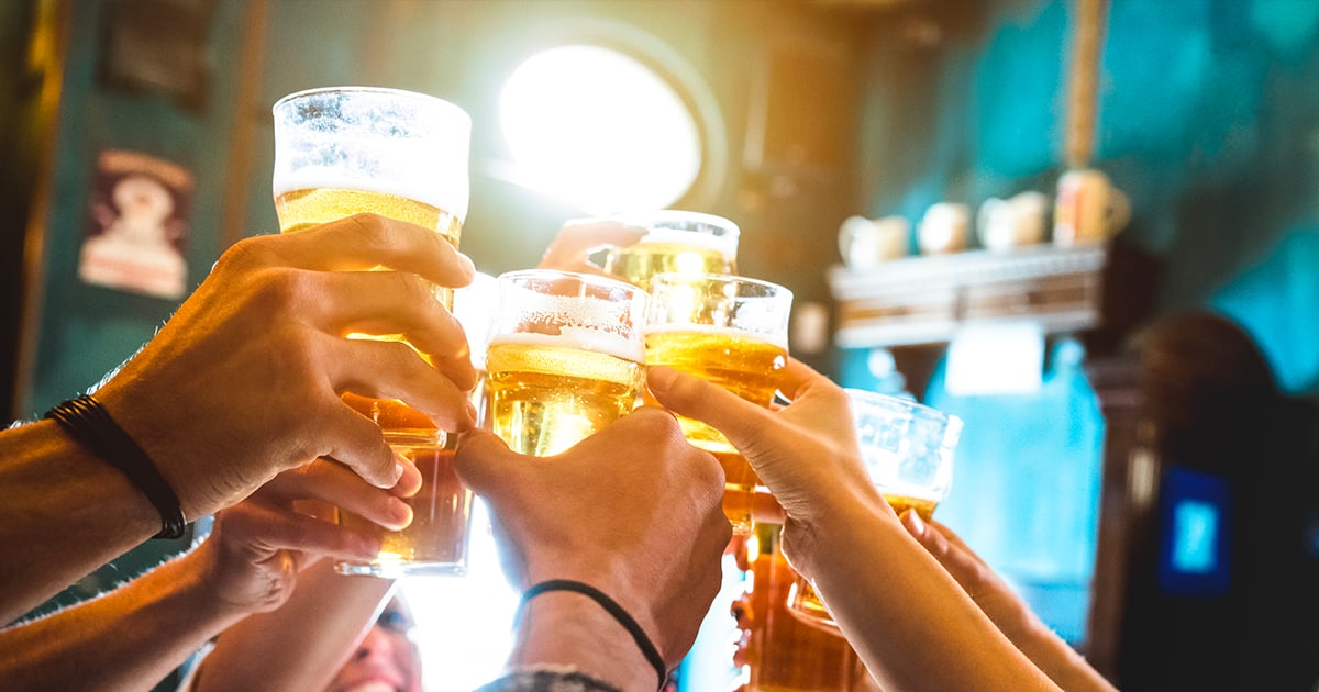 N'oubliez pas que les bars vont fermer plus tôt ce week-end.