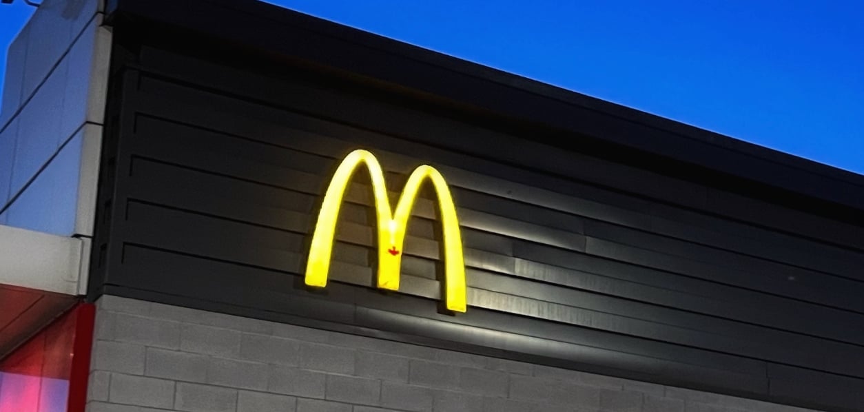 McDonald's annonce l'arrivée d'un nouveau burger sur son menu et il est massif