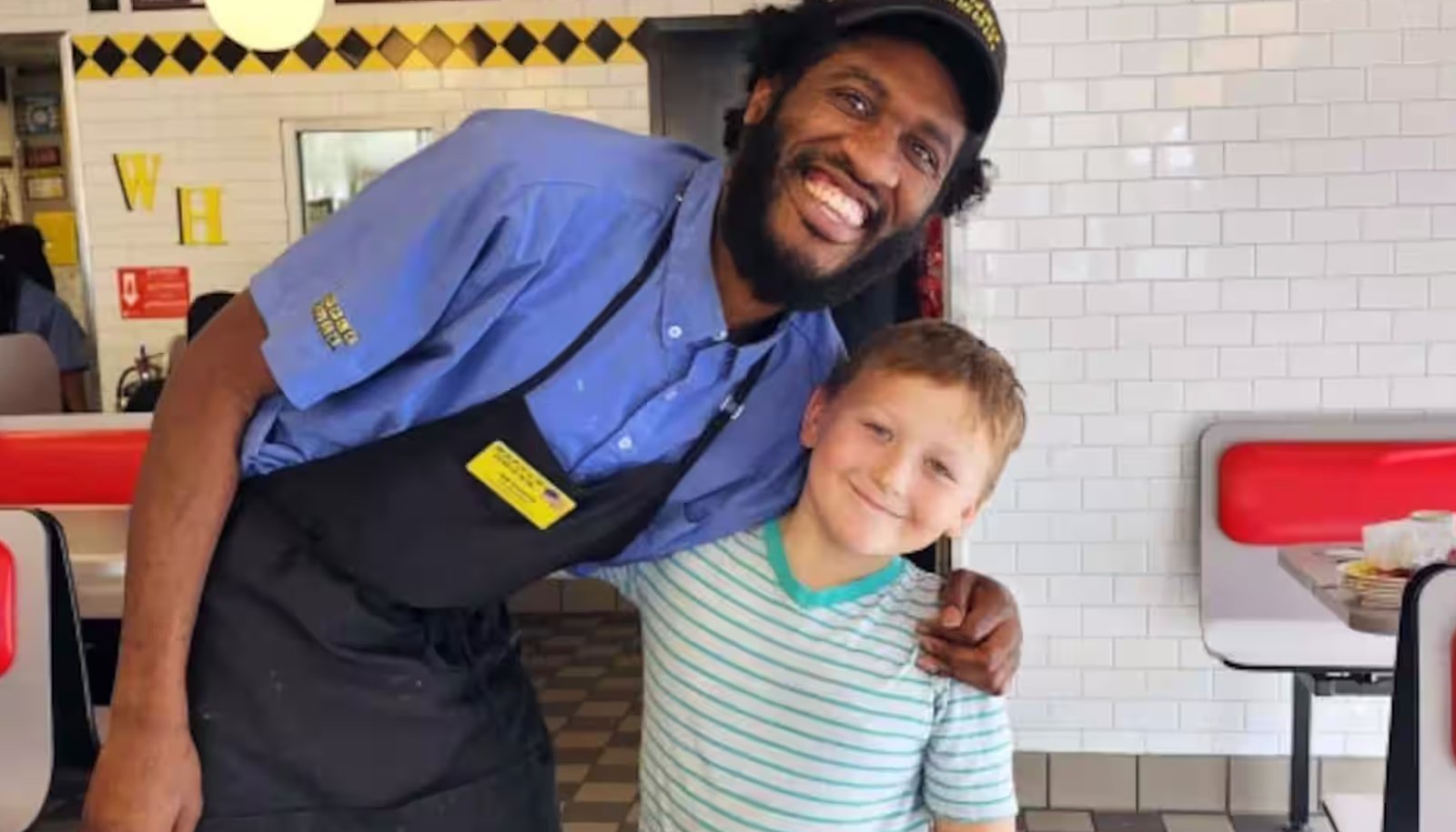 À 8 ans, il amasse 100 000 $ pour son serveur préféré au restaurant