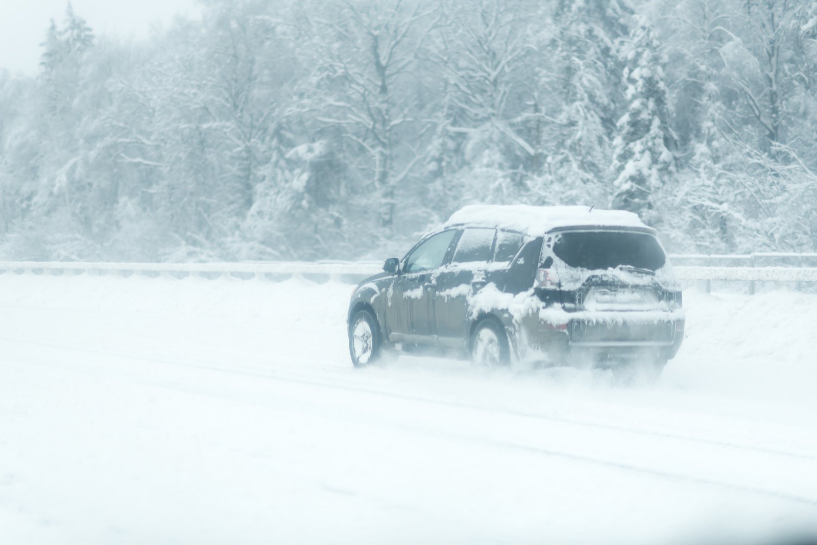 Le CAA lance un important avertissement au conducteurs qui ont encore leurs pneus d'hiver.