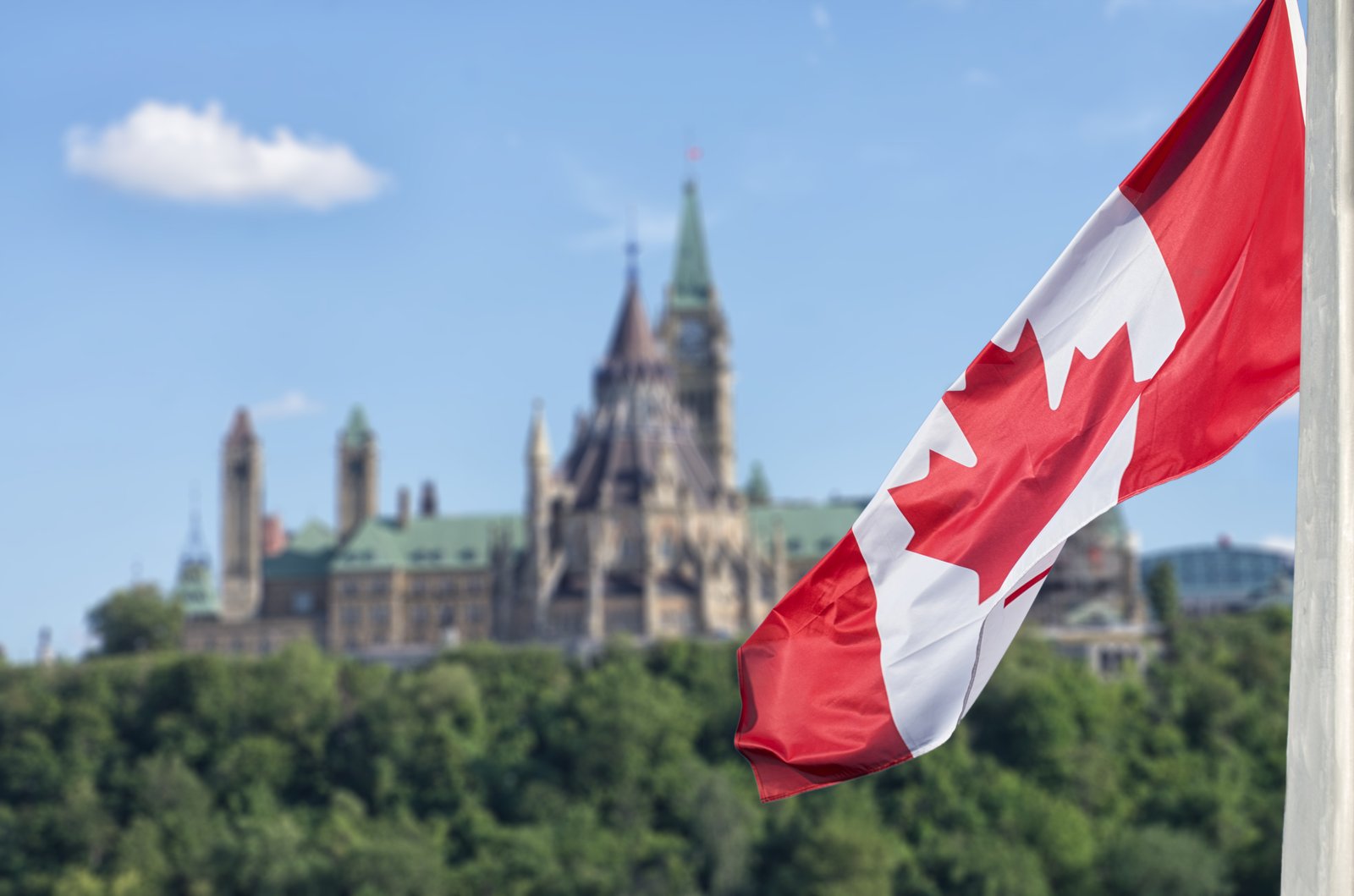 Le salaire minimum fédéral au Canada va bientôt augmenter.