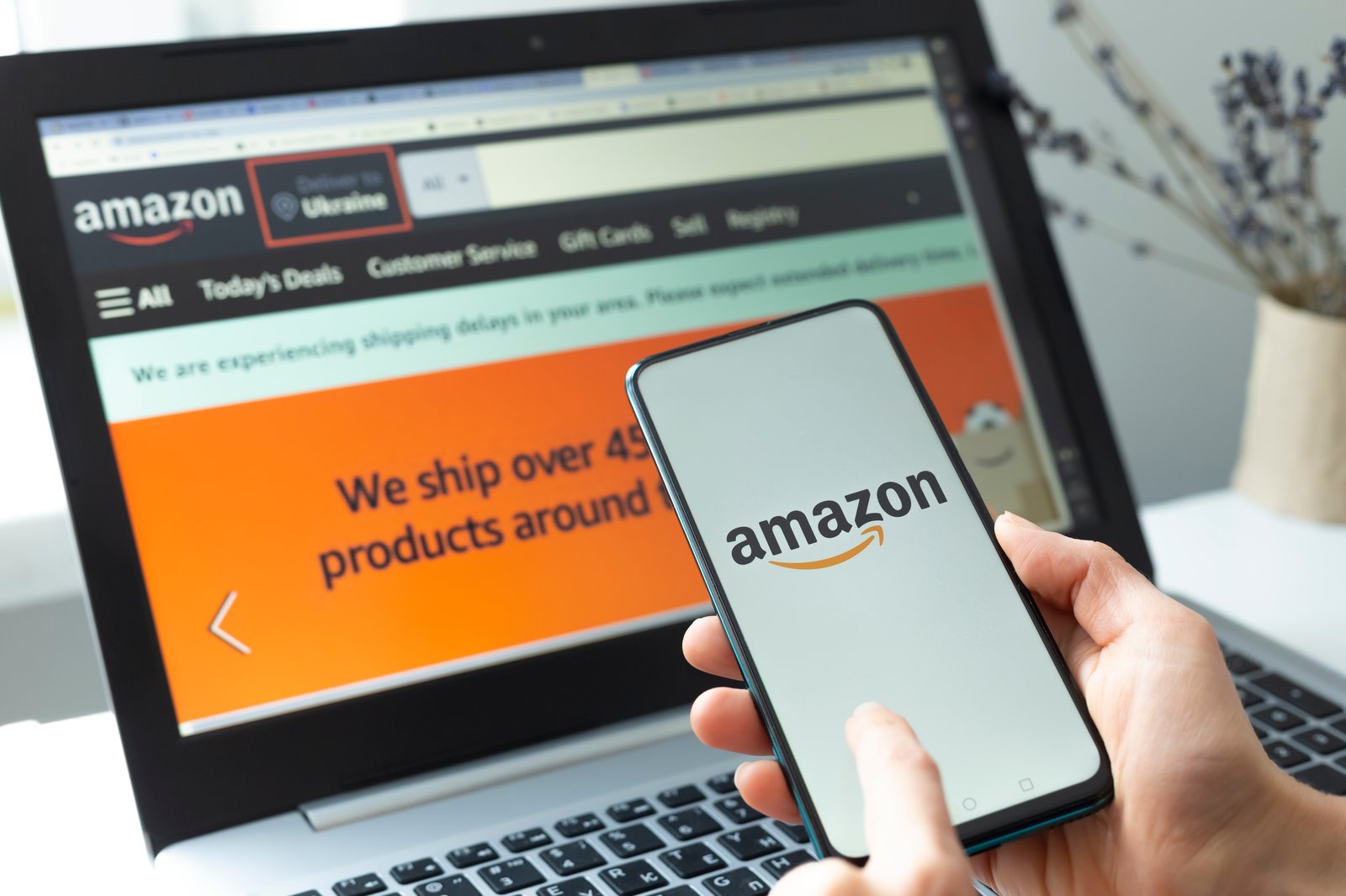 Des gens découvrent que le logo d'Amazon contient un message caché.