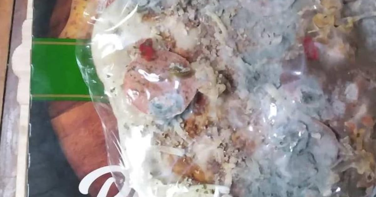  Des pizzas Delissio moisies découvertes dans le rayon des surgelés d'un IGA