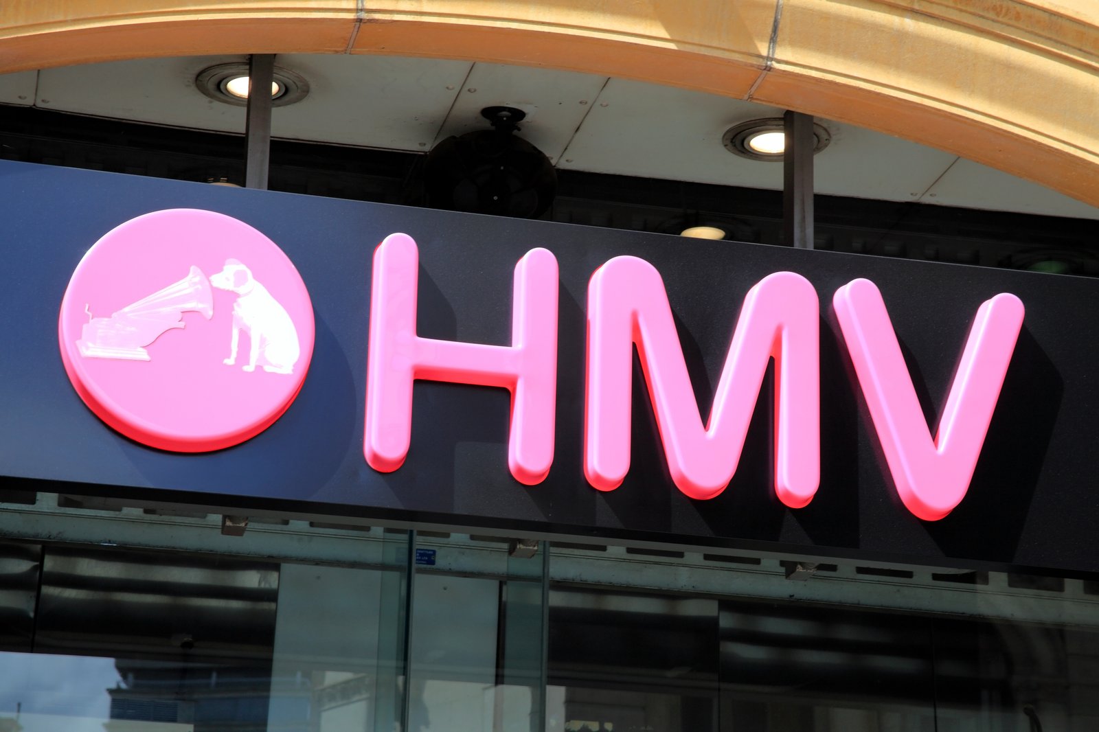 La chaîne HMV fait son grand retour au pays