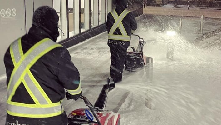 Une entreprise de déneigement à Montréal embauche et paie jusqu'à 30 $ l'heure