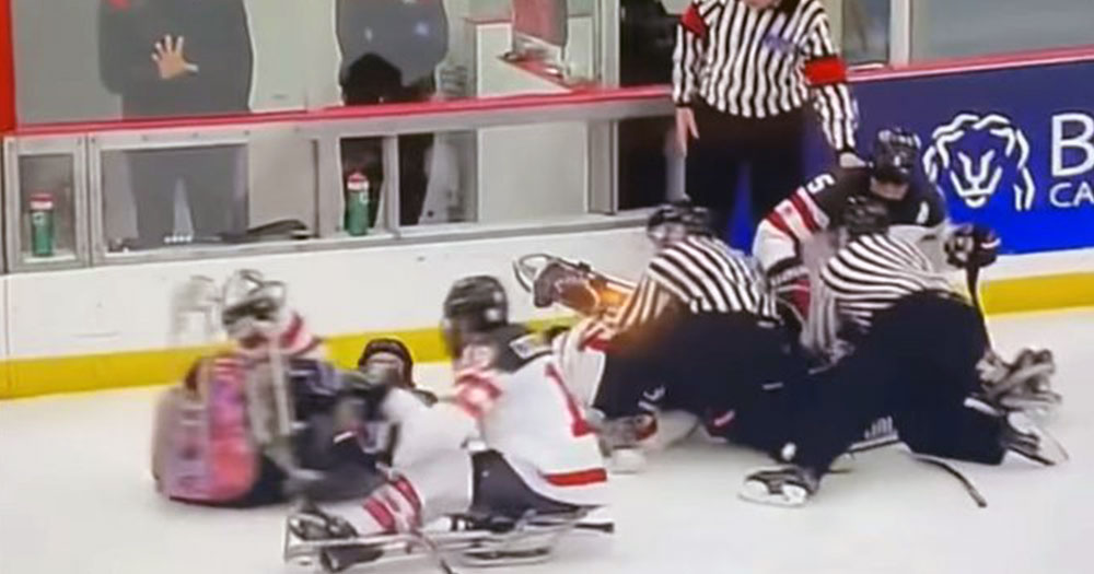 Line brawl between Canada and USA at Para Hockey Cup