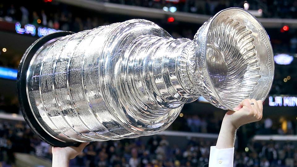 Oddsmakers argue over new favourite to win the Stanley Cup after first-round upset!