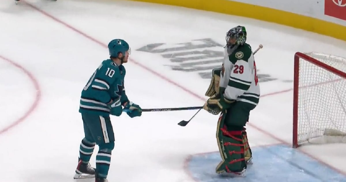 Evgeny Svechnikov tries to pick a fight with Marc Andre Fleury 