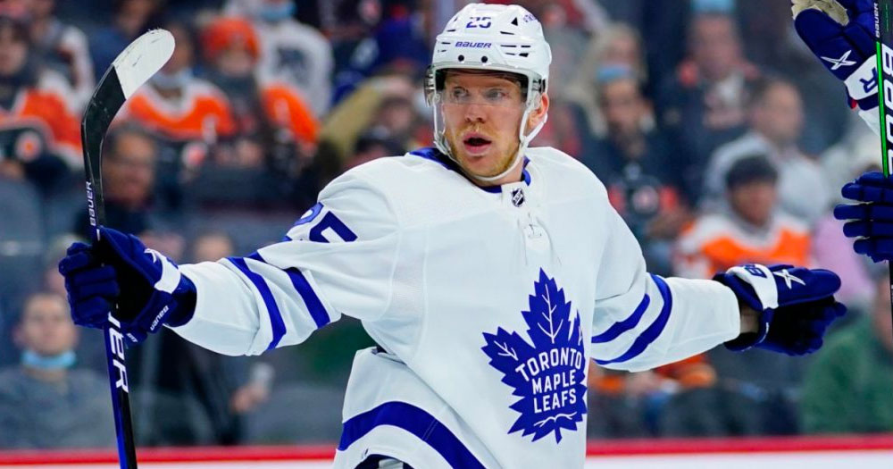 Former Leafs and Bruins forward Ondrej Kase signs a new deal