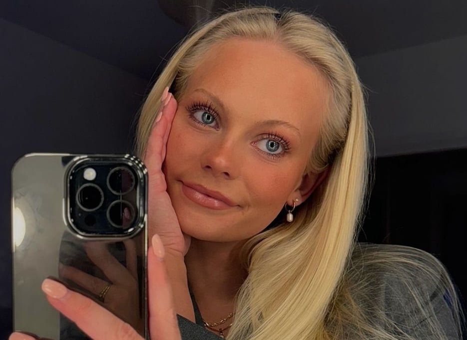 Swedish hockey star Jennifer Carlsson goes viral for her stunning looks both on and off the ice!