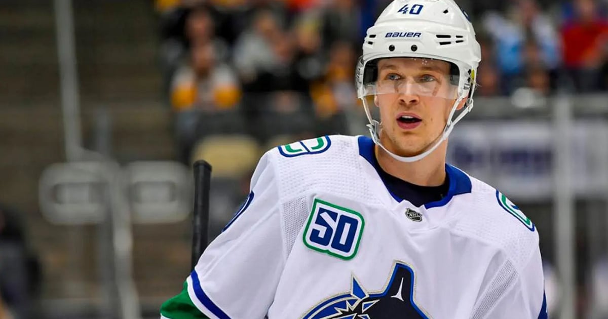 Elias Pettersson pulls off the 'Forsberg' to end the game!