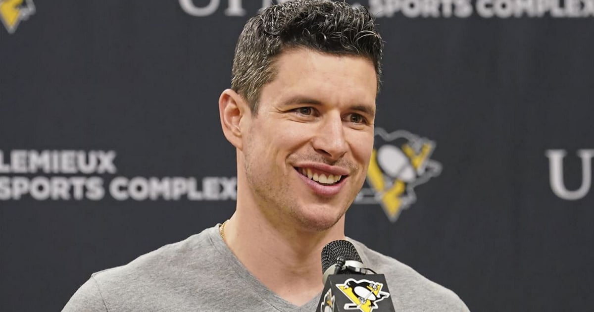 Penguins reward Sidney Crosby with a very classy gift. 