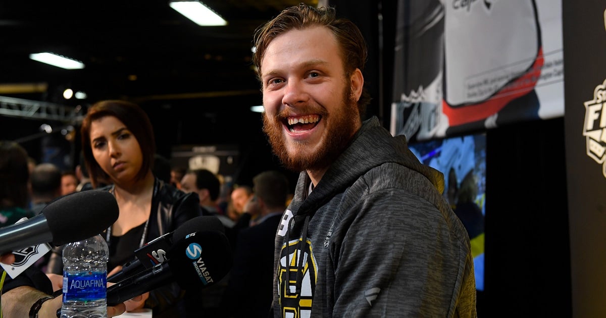 David Pastrnak calls for the return of a former Bruin.