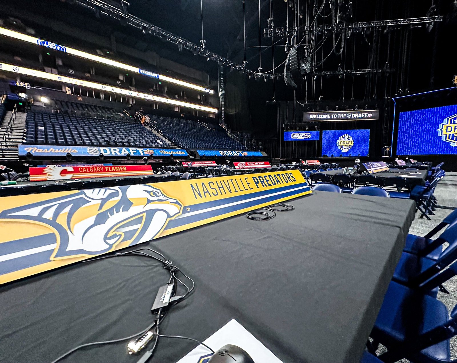 Huge trade buzz emerges in Nashville as top goalie prospect lands on the block! 