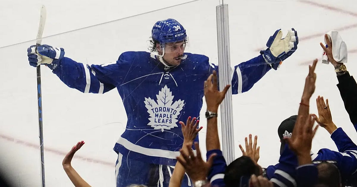 Female fan removes her bra in response to Auston Matthews hat trick!