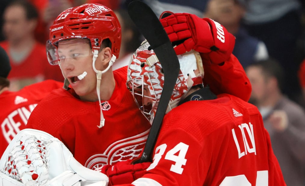 Lucas Raymond snipes teammate Alex Lyon 