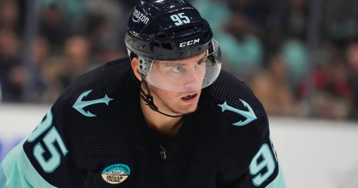 Andre Burakovsky out long term after hit from Jacob Trouba.