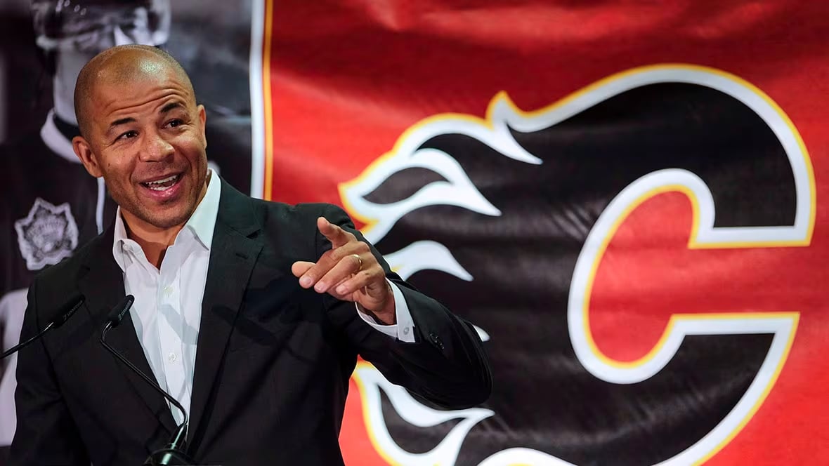 Jarome Iginla points to next Flames GM!