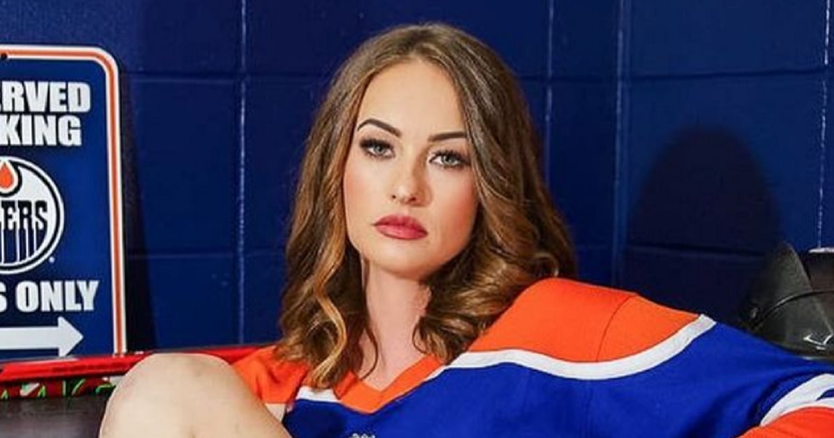 Oilers' flashing fan Kait sends one more message before Game 7.