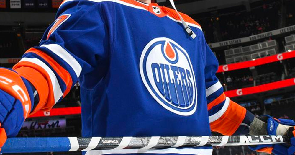 Two former Oilers sign new contracts just minutes apart