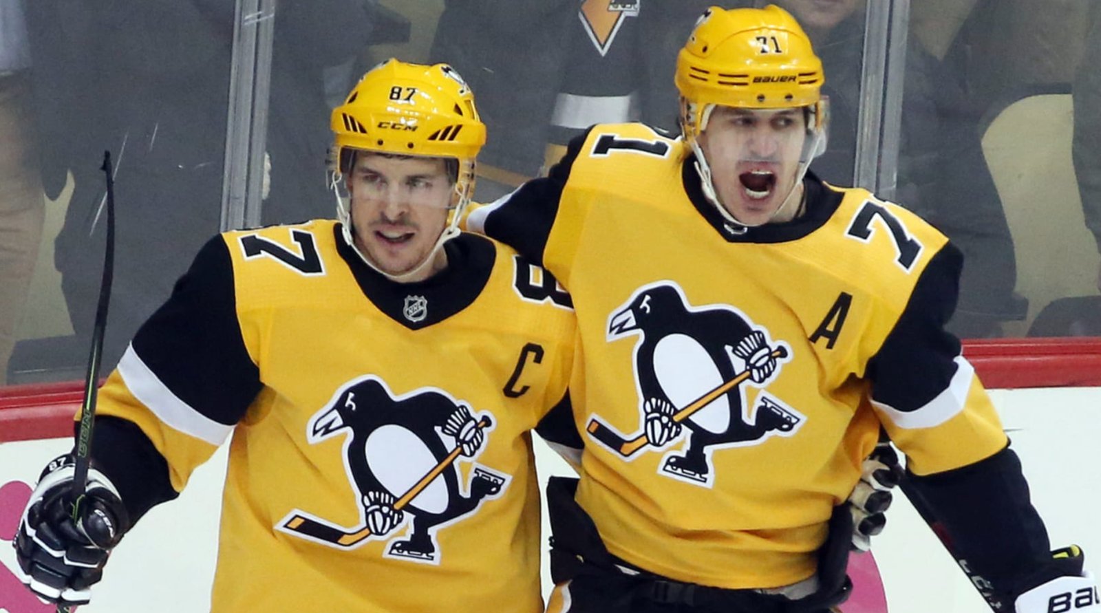 Evgeni Malkin chirps Sidney Crosby 