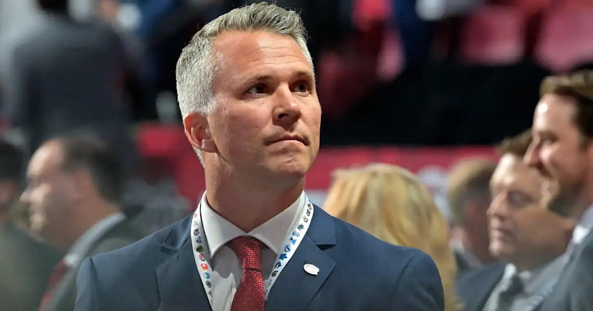 Martin St. Louis steps away from the Montreal Canadiens.