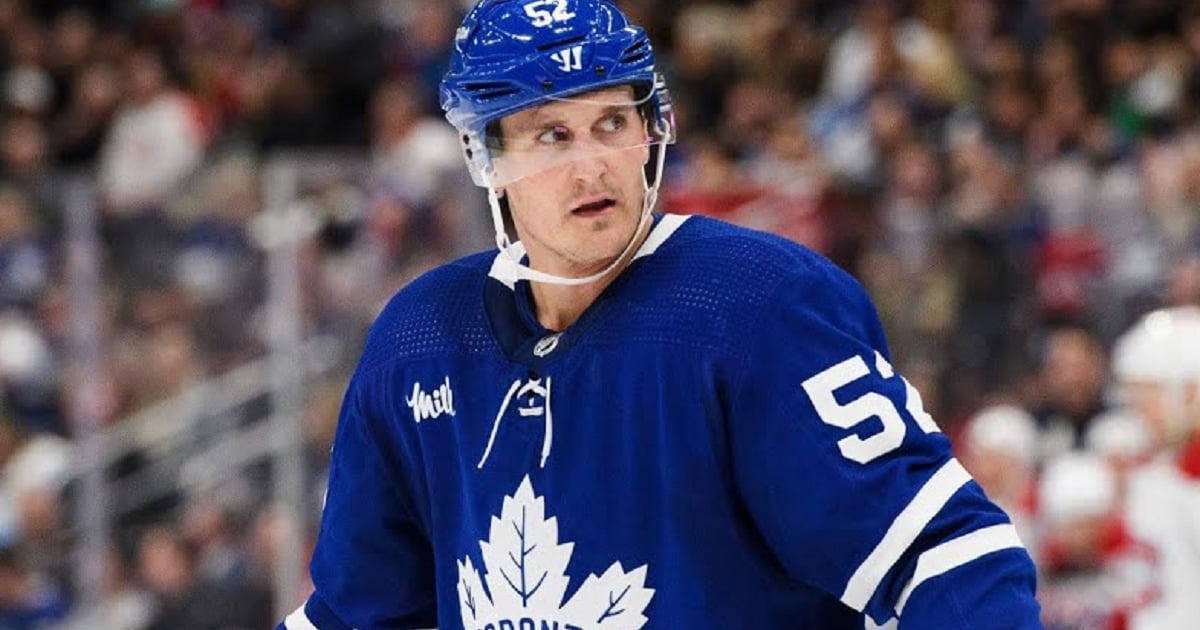 Noel Acciari tells the tale of the time he showed up to a game a bloody mess.