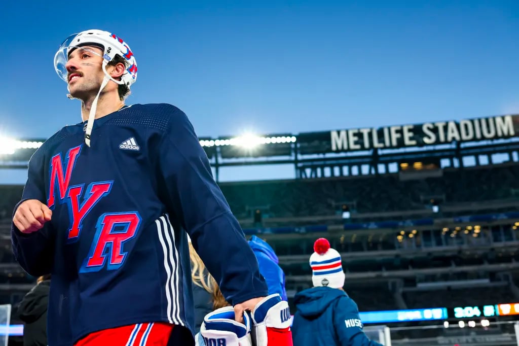 Humiliated Rangers’ fan claims he was screwed out of expensive NHL Stadium Series tickets!