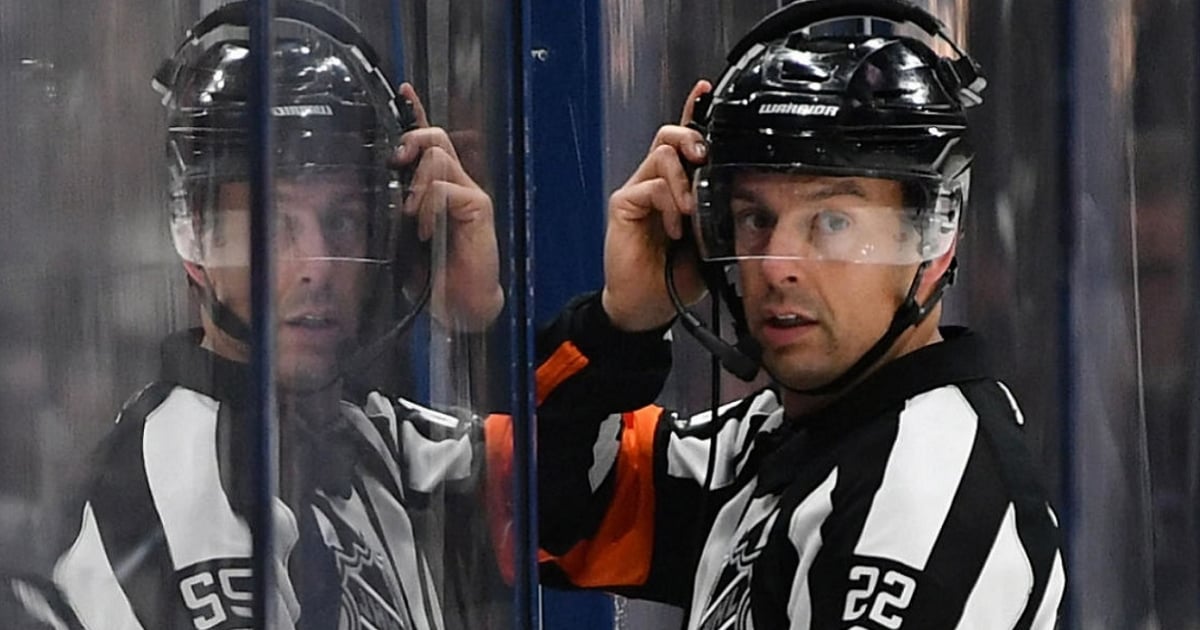 NHL refs miss blatant call on Friday night, leads to a goal.