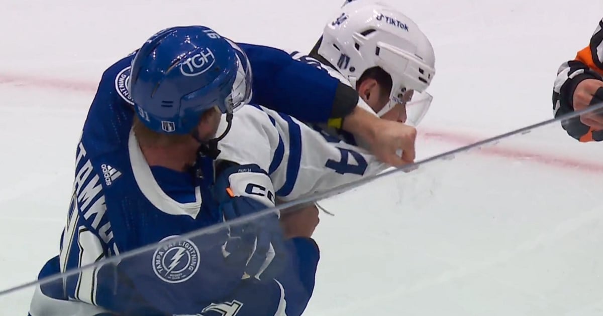 Auston Matthews and Steven Stamkos trade punches in Game 3!