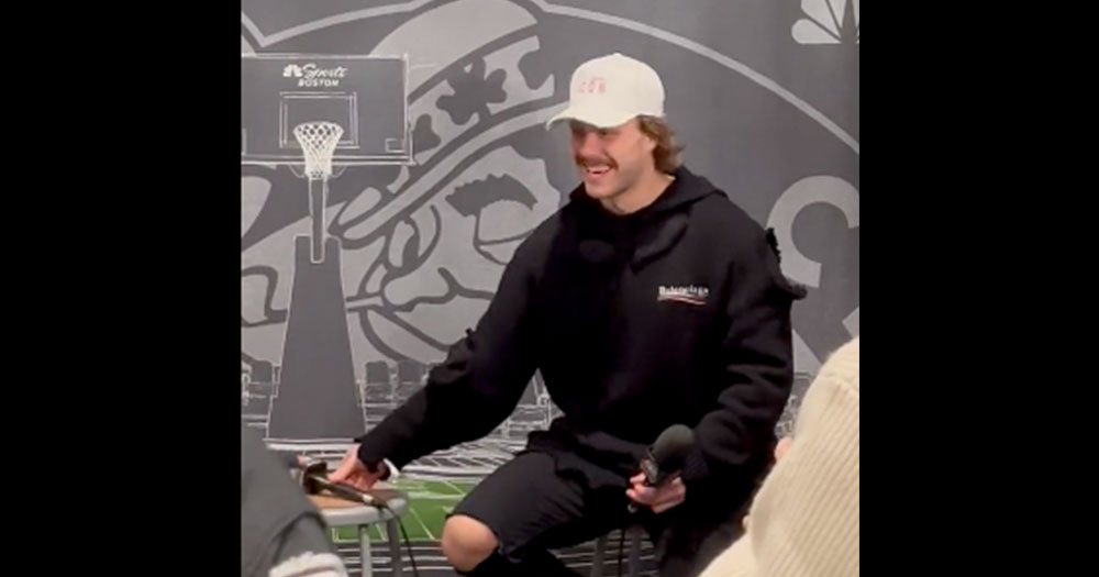 David Pastrnak takes over for reporters, interviews himself after Boston Celtics win