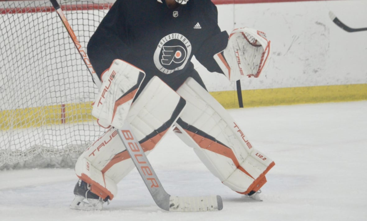 Flyers announce goaltender contract extension 