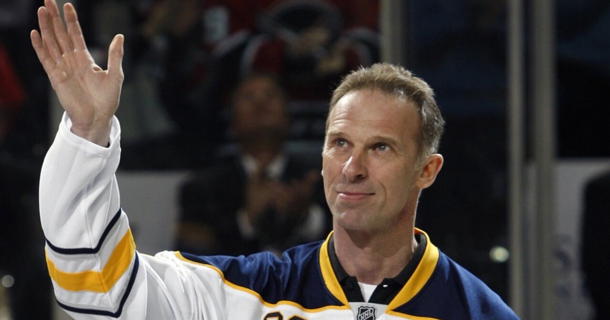 Dominik Hasek threatens the NHL over Russian players.
