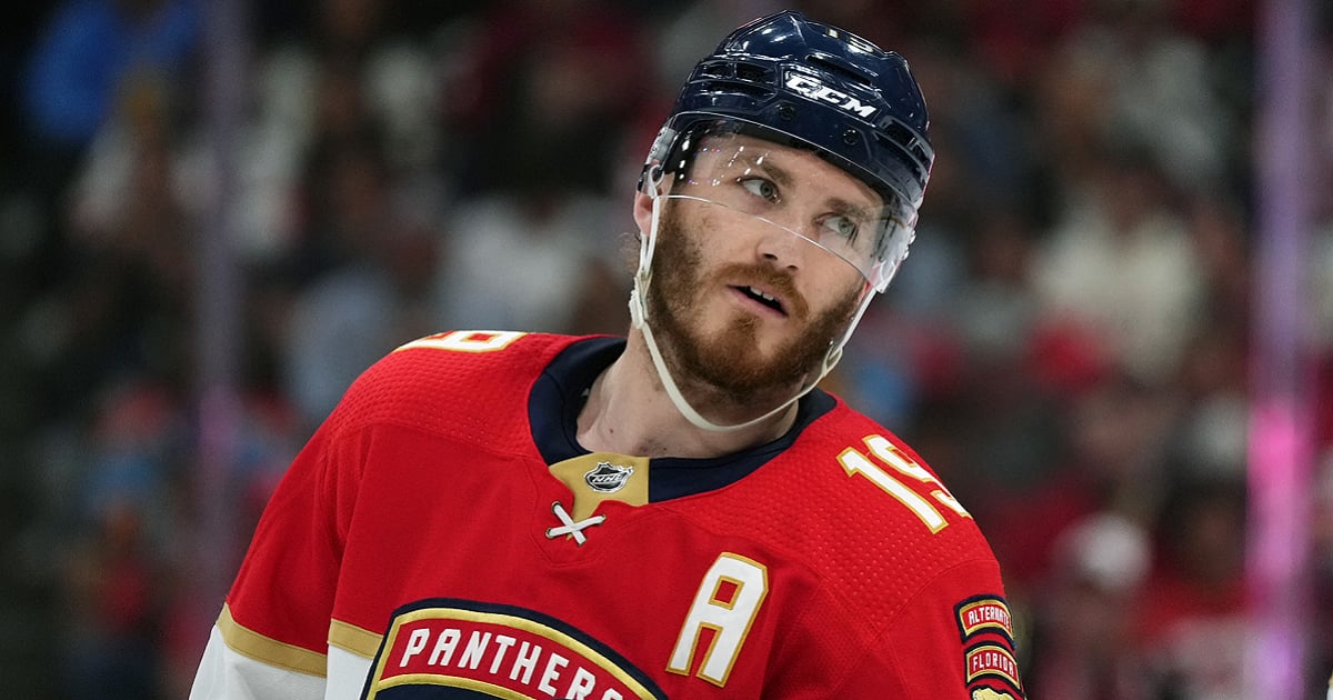 Matthew Tkachuk sends a clear warning to Sebastian Aho.