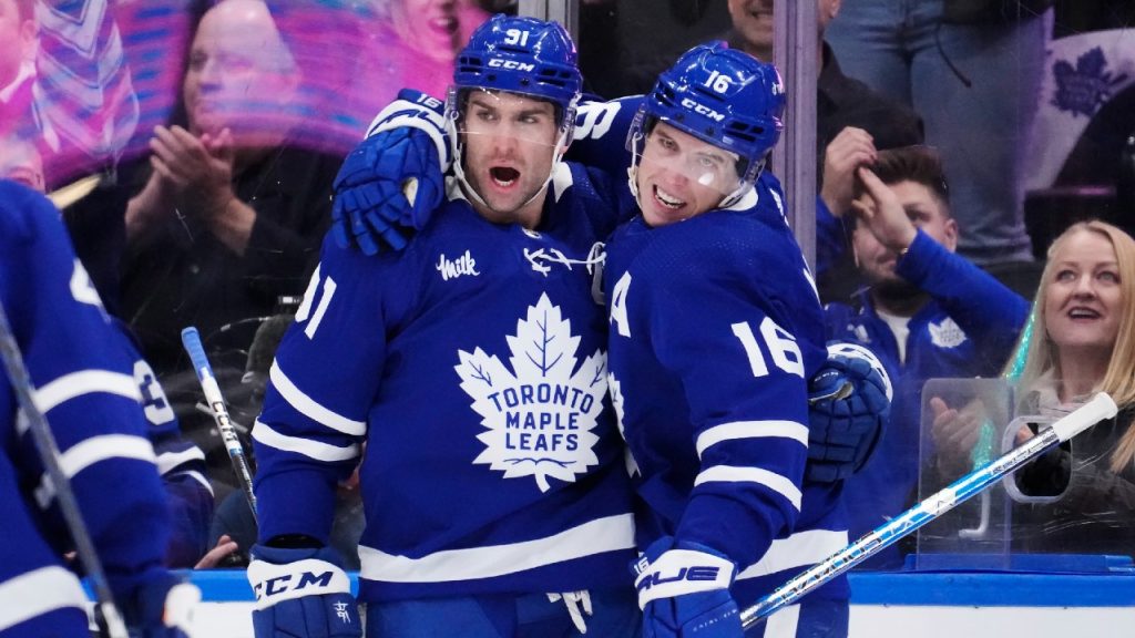VIDEO: John Tavares scores 1st career playoff hatty! 