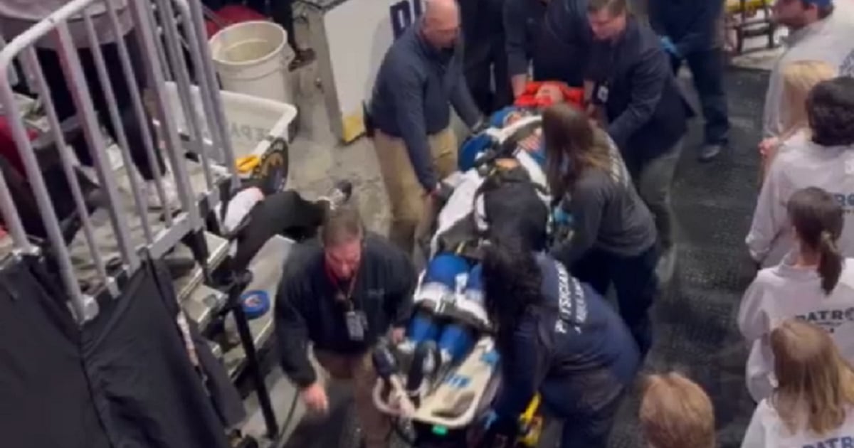 Game stopped after horrifying injury in the AHL.