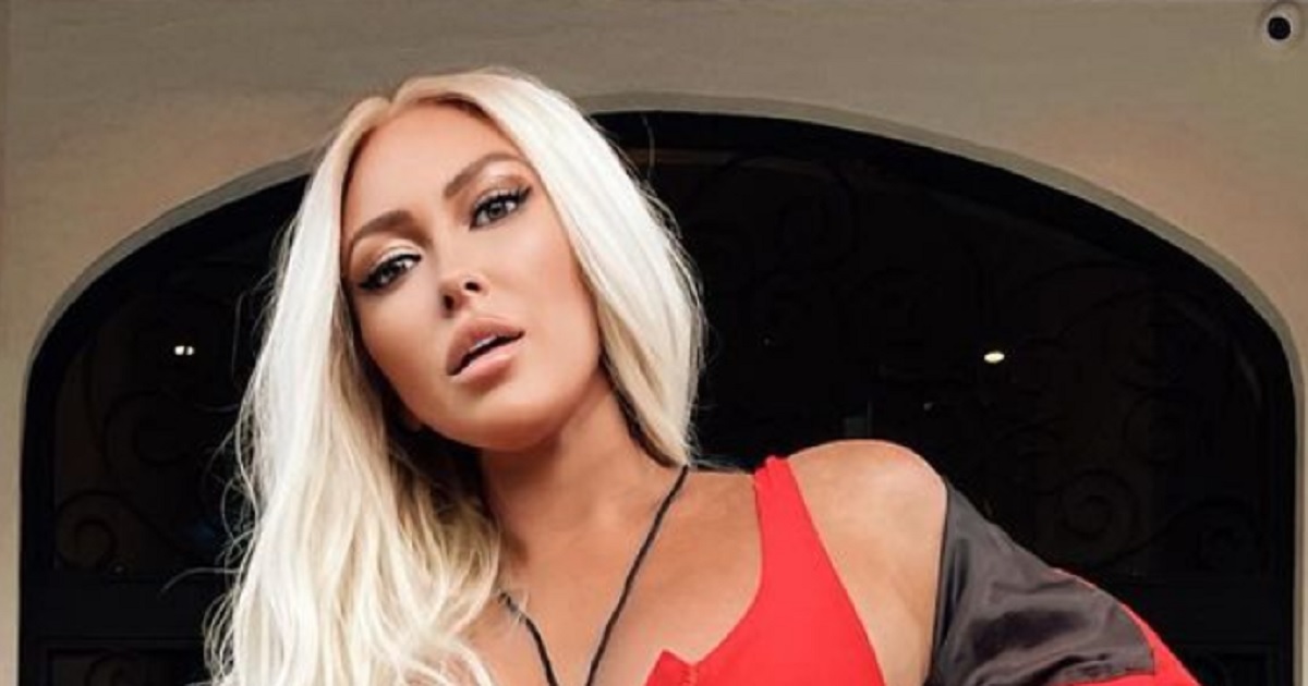 Paulina Gretzky stuns in 'Baywatch' themed Halloween costume.