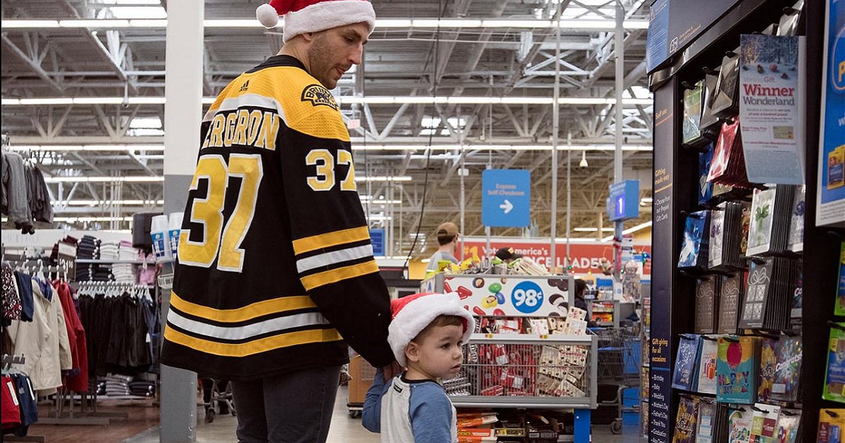 Bruins go on a holiday shopping spree for sick kids.