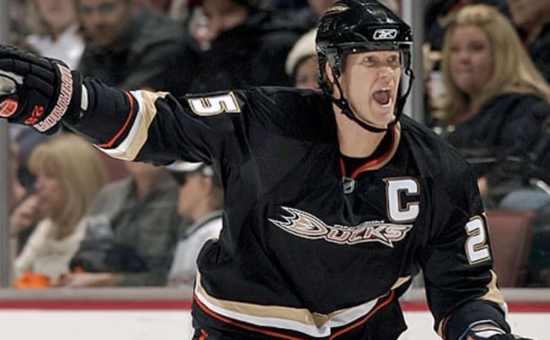 Chris Pronger was how close to joining the Leafs? 