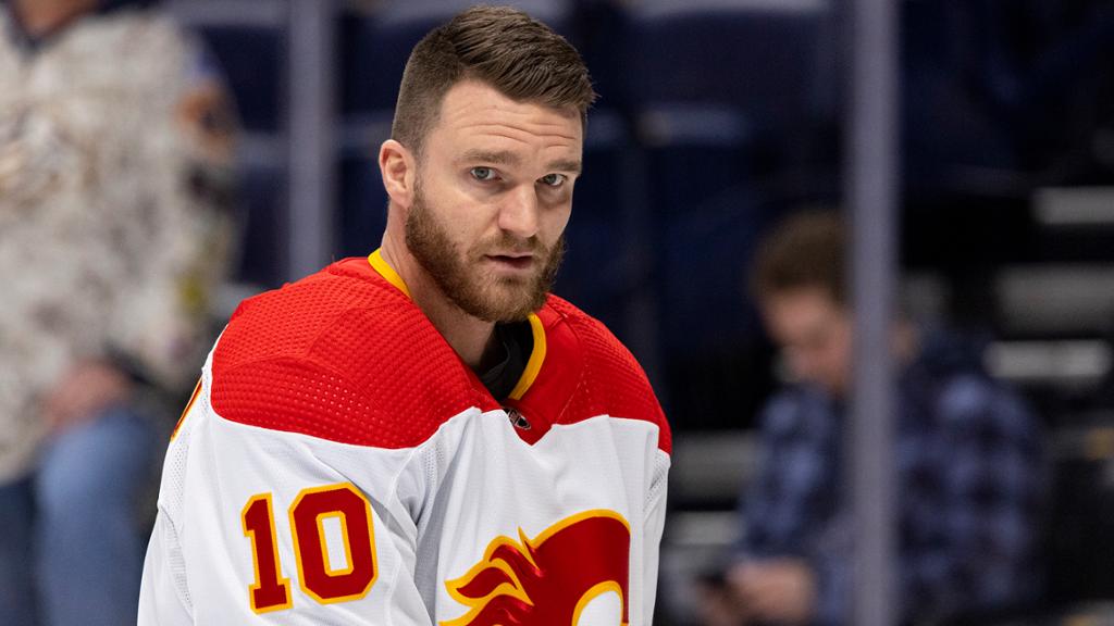 Jonathan Huberdeau has perfect response to Flames coaching change 