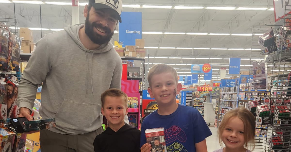 Young fans get random surprise of a lifetime from Jake Walman.