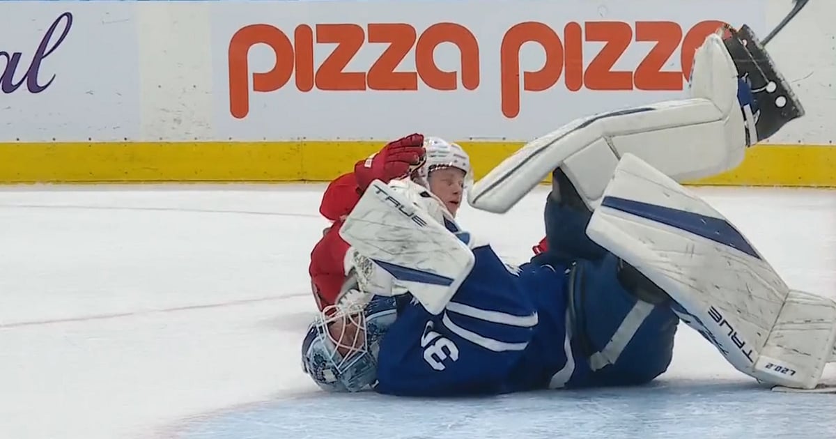 Matt Murray injured after being tripped by Lucas Raymond.