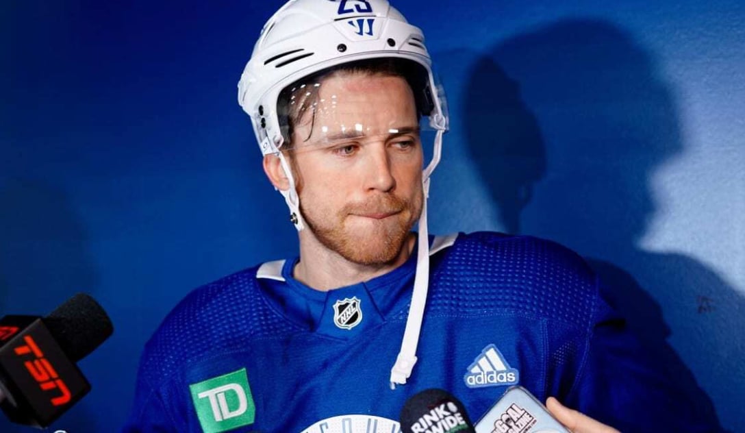 Elias Lindholm's future with Canucks set? 
