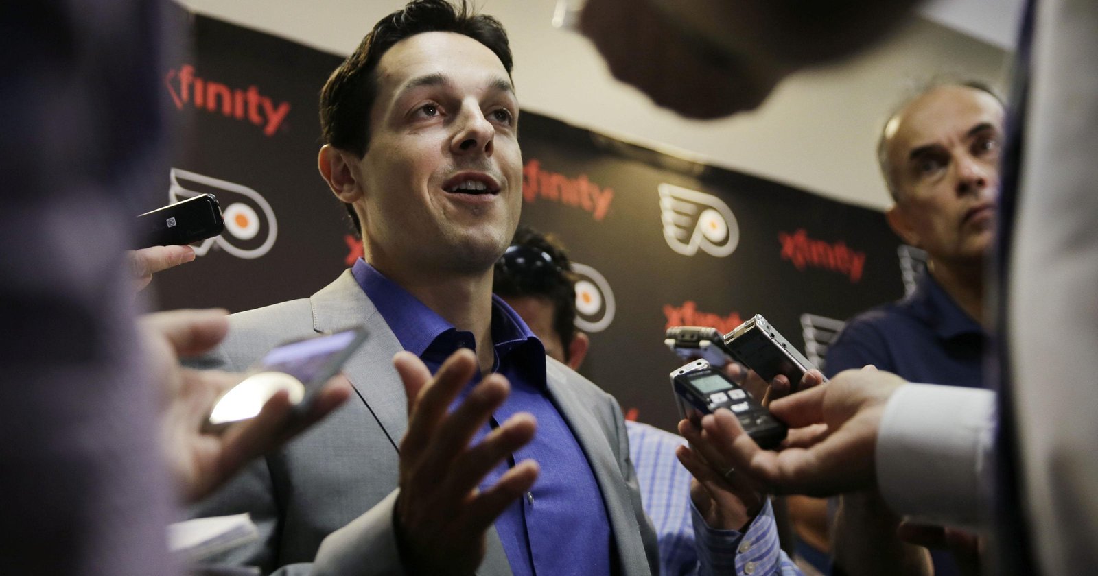 Daniel Briere sounds off on Carter Hart controversy.
