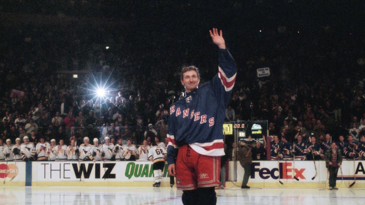 Wayne Gretzky’s last game-worn jersey sold for record price!