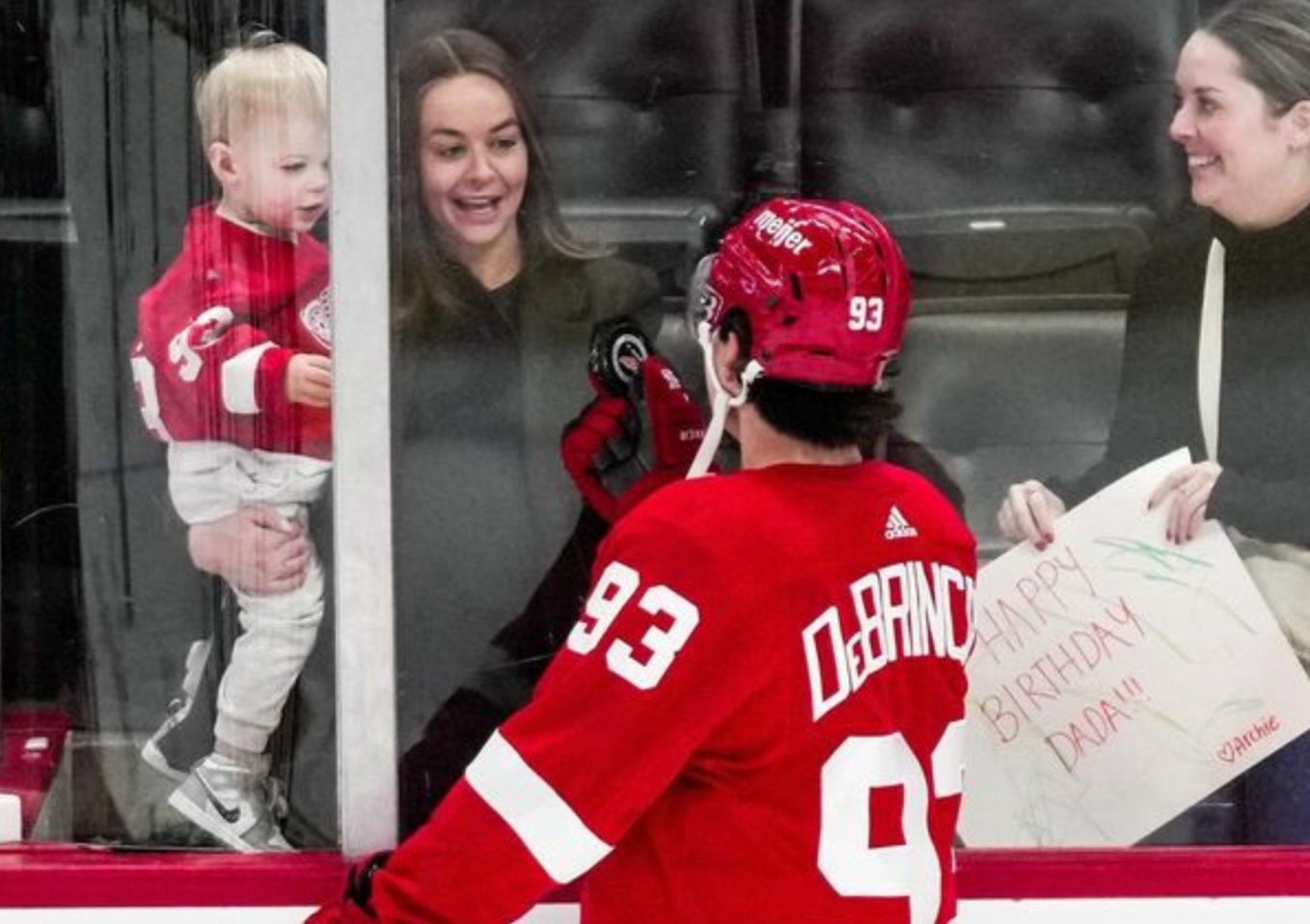 Alex DeBrincat's red carpet walk with his son will make your day